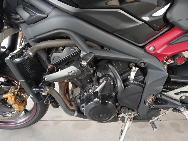 TRIUMPH STREET TRIPLE RA - 2013/2014 — foto 7 de 16