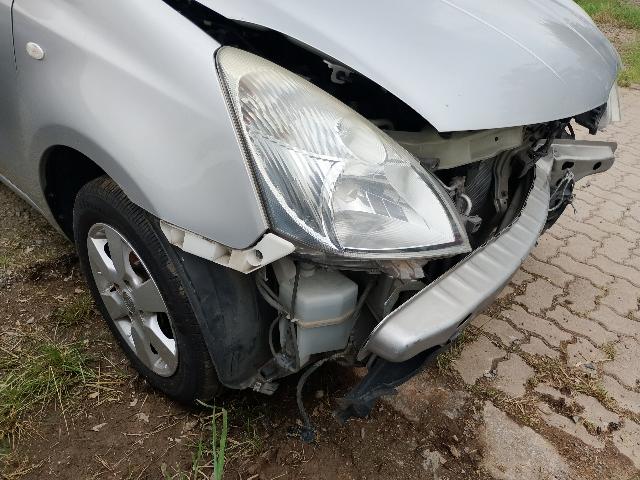 Foto 28 de 30: LIVINA 18SL - 2011/2012