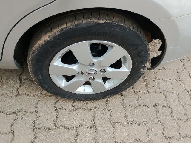 Foto 19 de 30: LIVINA 18SL - 2011/2012