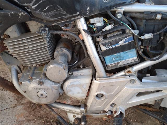 HONDA CBX 250 TWISTER - 2002/2002 — foto 6 de 9