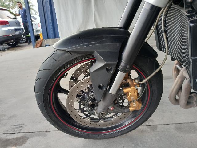 TRIUMPH STREET TRIPLE RA - 2013/2014 — foto 9 de 16