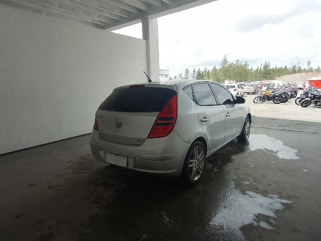 HYUNDAI I30 2.0 - 2011/2012 — foto 4 de 39