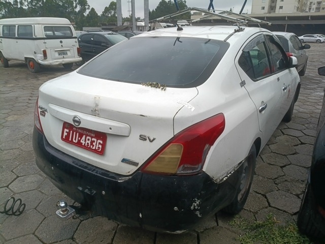 NISSAN VERSA 16SV FLEX - 2013/2014 — foto 10 de 12