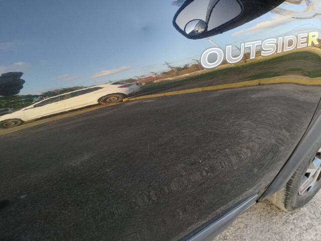 Foto 37 de 46: KWID OUTSID 2 - 2023/2024