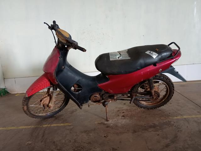 Honda C100 BIZ 1999 em leilão