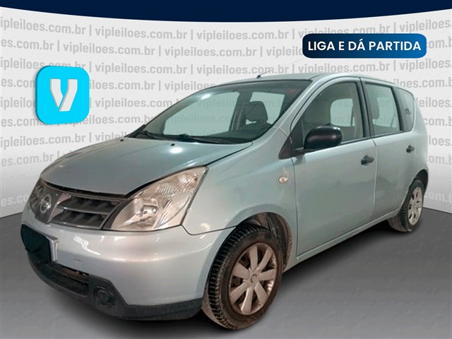 Nissan Livina 16 2012 em leilão