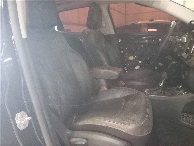 JEEP COMPASS LONGITUDE D - 2018/2018 — foto 30 de 40