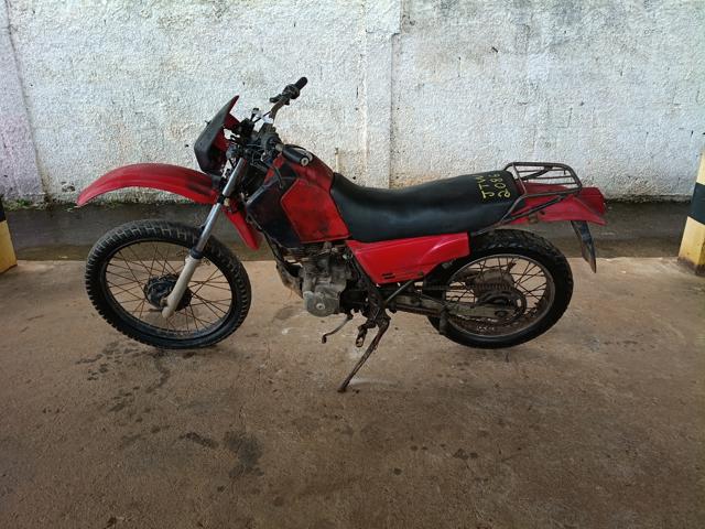 Honda XLR 125 ES 2001 em leilão