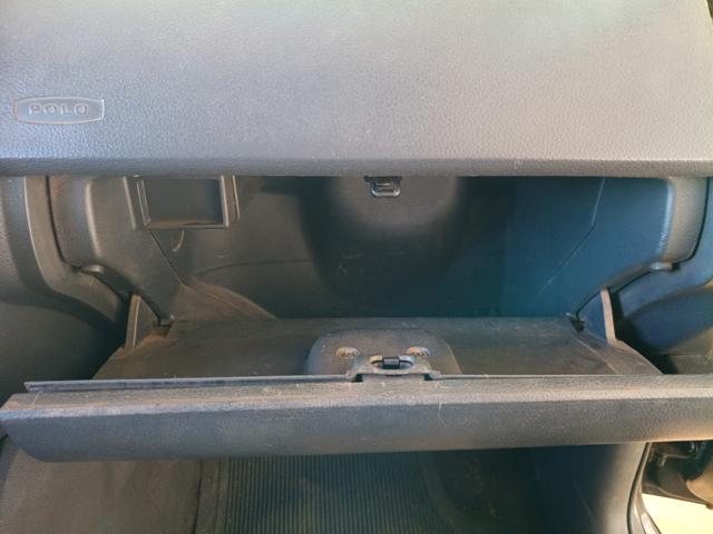 VOLKSWAGEN POLO SEDAN 1.6 - 2005/2005 — foto 21 de 28