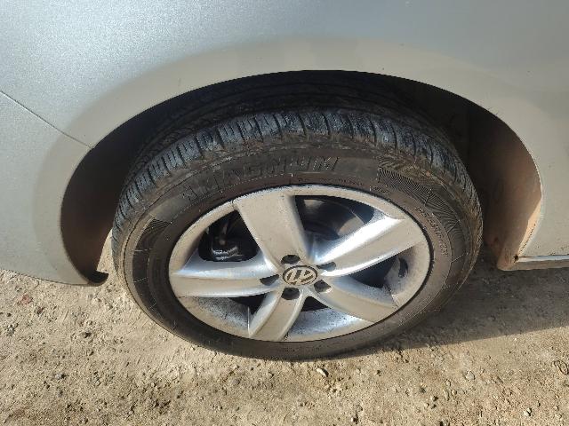 VOLKSWAGEN POLO SEDAN 1.6 COMFOR - 2010/2011 — foto 33 de 35