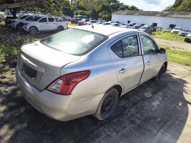 NISSAN VERSA 16S FLEX - 2011/2012 — foto 4 de 26