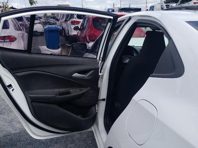 CHEVROLET ONIX PLUS 10TMT LT1 - 2022/2023 — foto 15 de 33