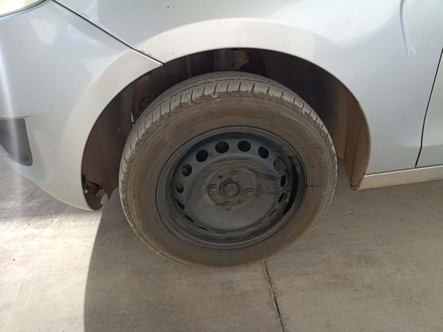 FIAT PALIO ATTRACTIV 1.0 - 2012/2012 — foto 11 de 27