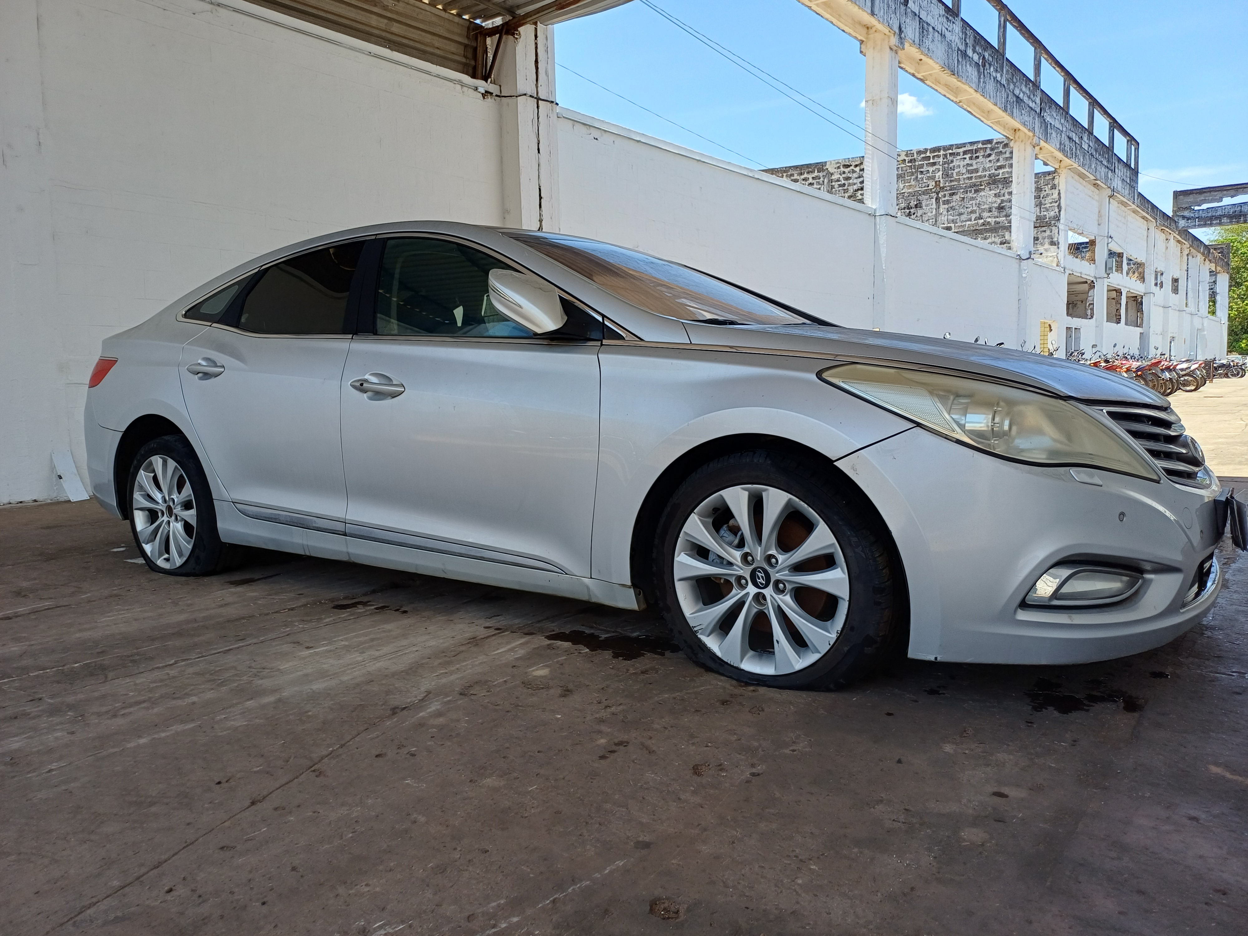HYUNDAI AZERA 3.0 V6 - 2012/2013 — foto 18 de 24