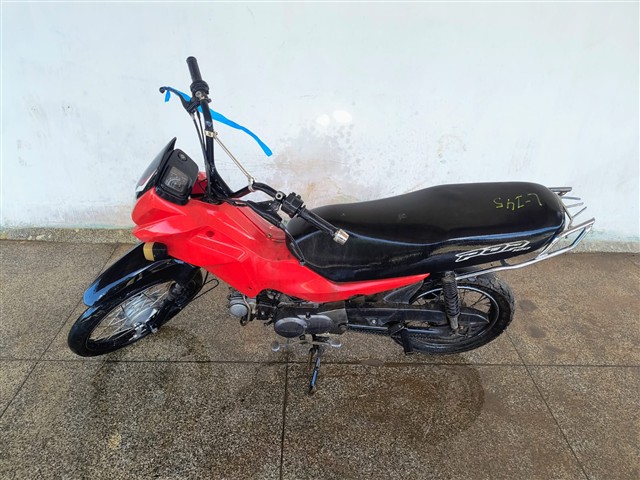 Honda Pop100 2014 em leilão