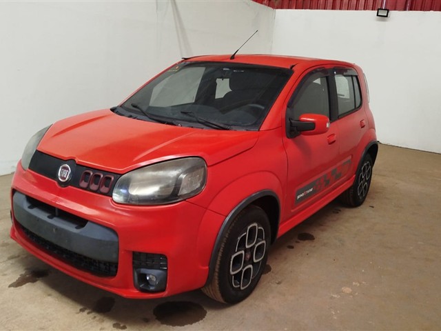 Fiat UNO Sporting 1.4 2015 em leilão