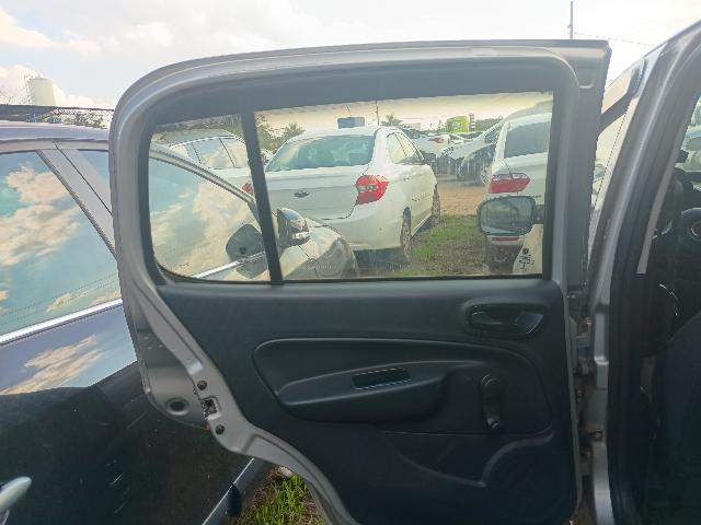 FIAT UNO DRIVE 1.0 FLEX 6V 5P - 2017/2018 — foto 12 de 19