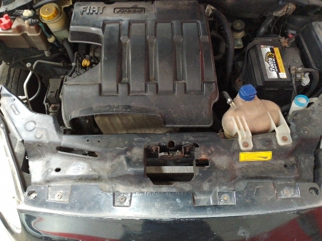 FIAT PUNTO 1.4 - 2010/2010 — foto 12 de 40