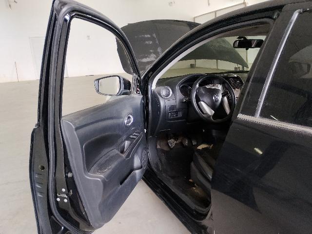 Foto 20 de 44: VERSA 16 UNIQUE - 2015/2016