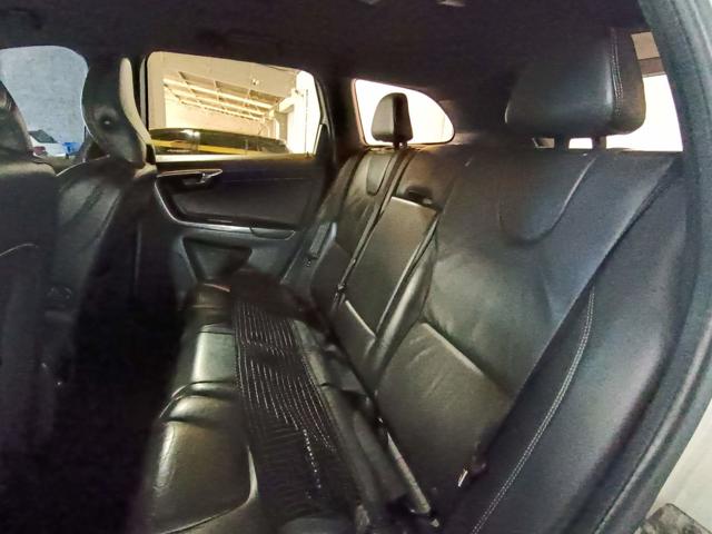 VOLVO XC60 2.0T5 R-DES - 2014/2014 — foto 9 de 28