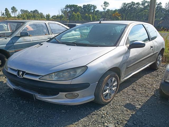 Peugeot 206 Quiksilver 2002 em leilão