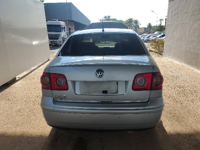 VOLKSWAGEN POLO SEDAN 1.6 COMFOR - 2010/2011 — foto 28 de 35