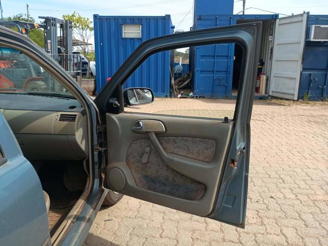 VOLKSWAGEN GOL 16V PLUS - 2001/2001 — foto 16 de 24