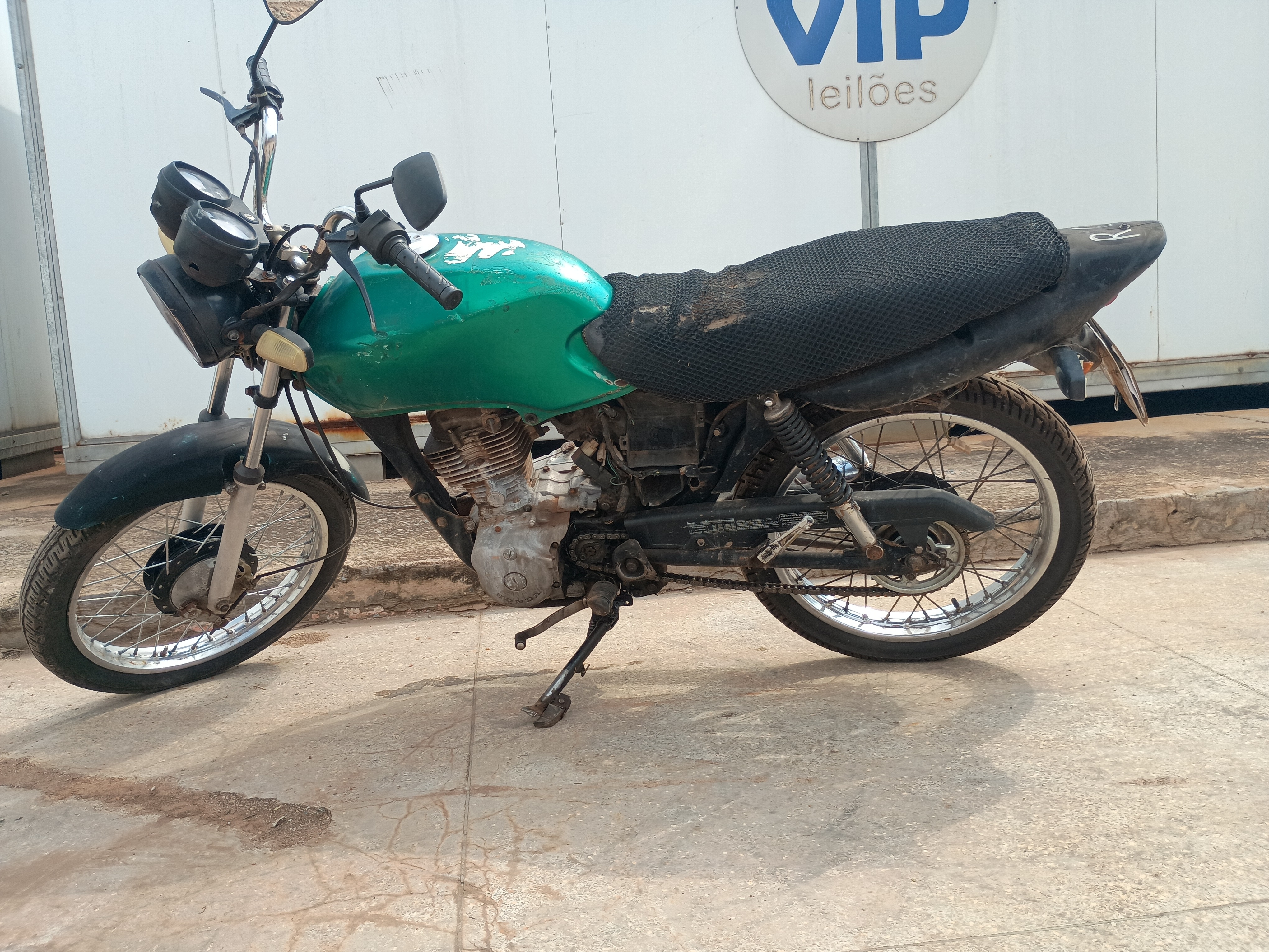 Honda CG 125 Titan KS 2000 em leilão