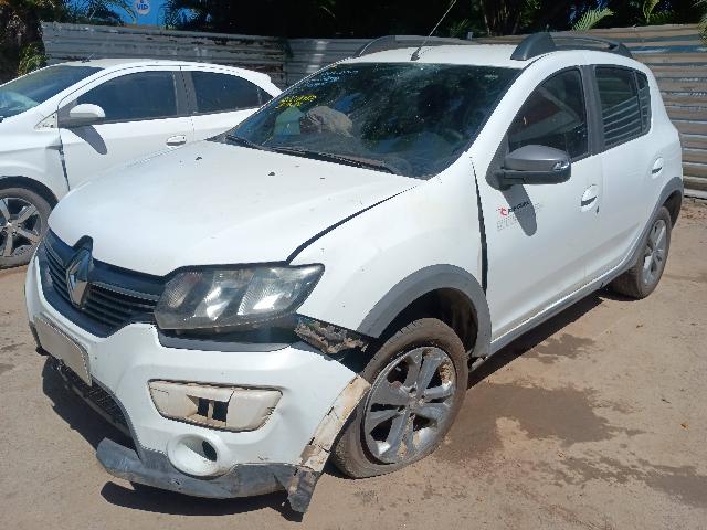 Renault Sandero Step 16 2017 em leilão