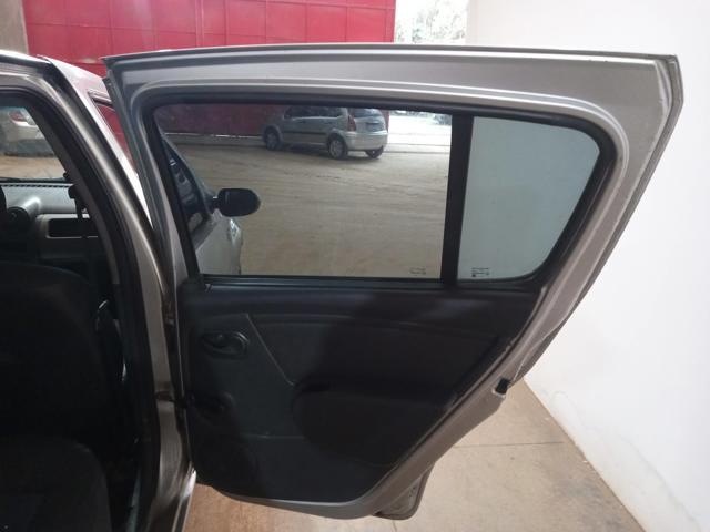 RENAULT SANDERO AUT1016V - 2009/2009 — foto 16 de 37