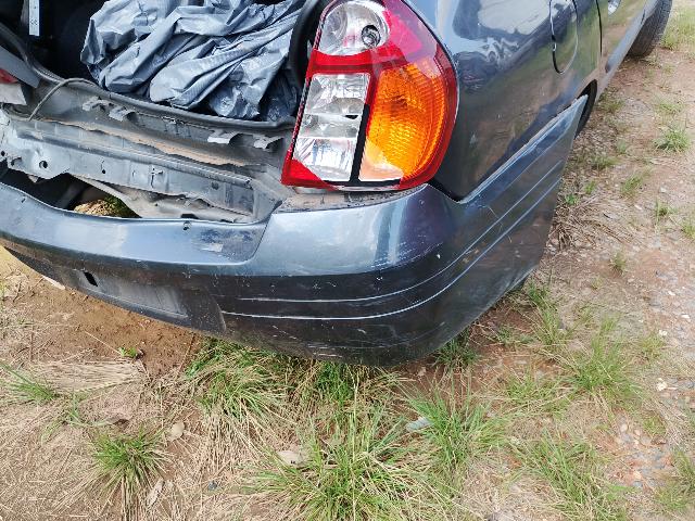 RENAULT CLIO RT 1.0 16V - 2002/2002 — foto 25 de 37