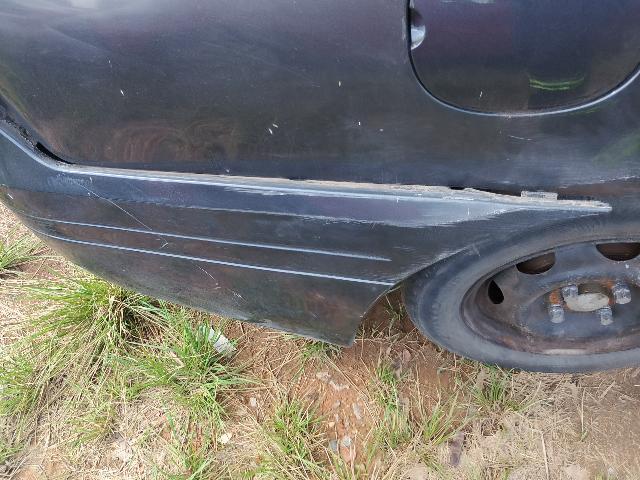 RENAULT CLIO RT 1.0 16V - 2002/2002 — foto 23 de 37