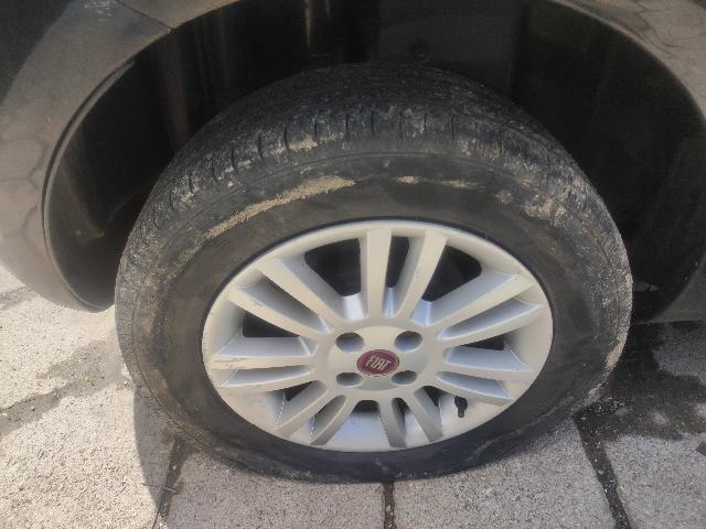 FIAT PUNTO ATTRACTIVE - 2011/2012 — foto 23 de 24