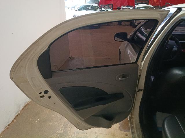 TOYOTA ETIOS SD XLS - 2013/2013 — foto 14 de 33