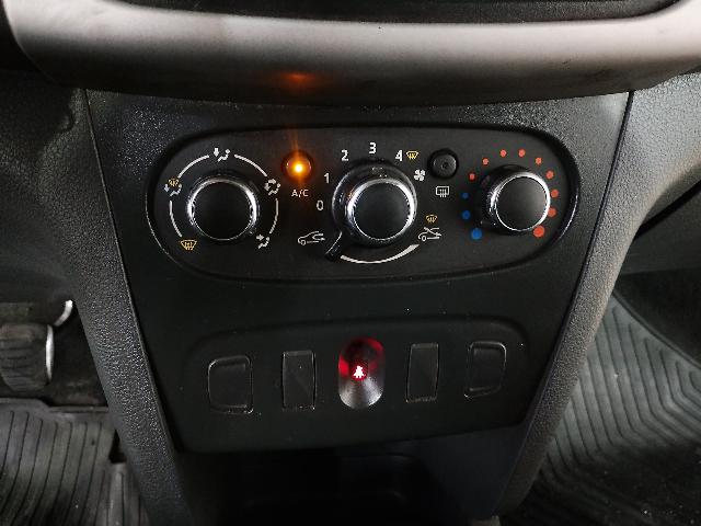 RENAULT LOGAN AUTH 10 - 2019/2020 — foto 11 de 40