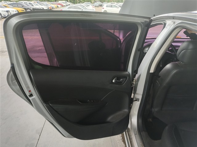 PEUGEOT 308 FELINE - 2012/2013 — foto 19 de 34