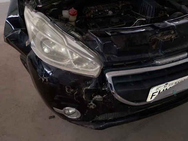 PEUGEOT 208 ALLURE - 2013/2014 — foto 32 de 32