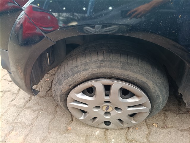 FORD FIESTA SEDAN 1.0 8V FLEX 4P - 2012/2013 — foto 24 de 27