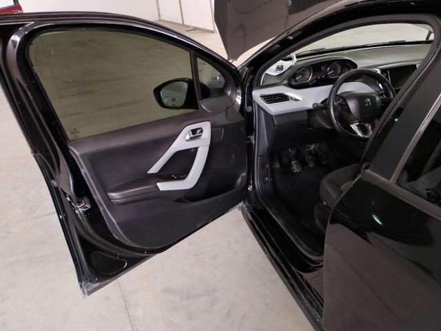 PEUGEOT 208 ALLURE - 2013/2014 — foto 15 de 32