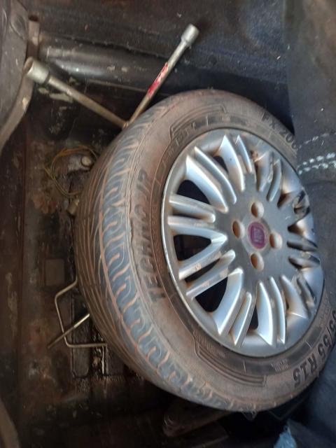 FIAT LINEA ESSENCE DUAL - 2012/2013 — foto 21 de 28