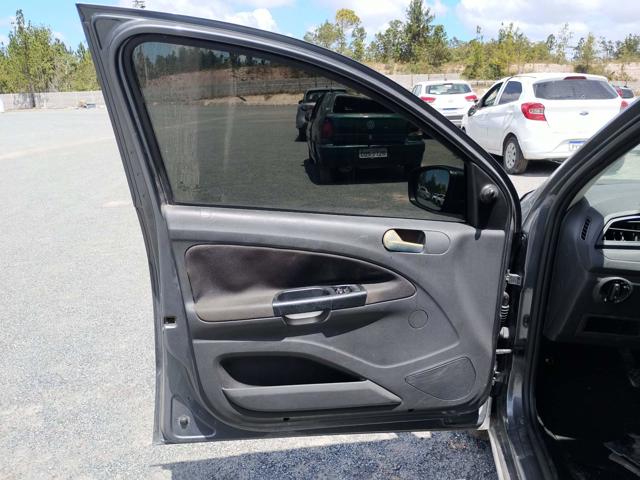 VOLKSWAGEN NOVO VOYAGE TL MBV - 2017/2018 — foto 9 de 29