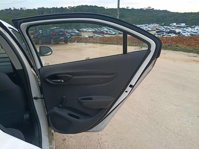 CHEVROLET ONIX 1.4MT LT - 2014/2015 — foto 15 de 22