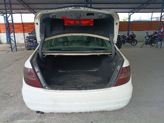 MERCEDES-BENZ C 180 CGI - 2012/2012 — foto 24 de 34